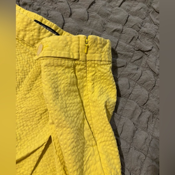 Banana Republic Women’s Yellow 3” Shorts Size 10 - Picture 6 of 7